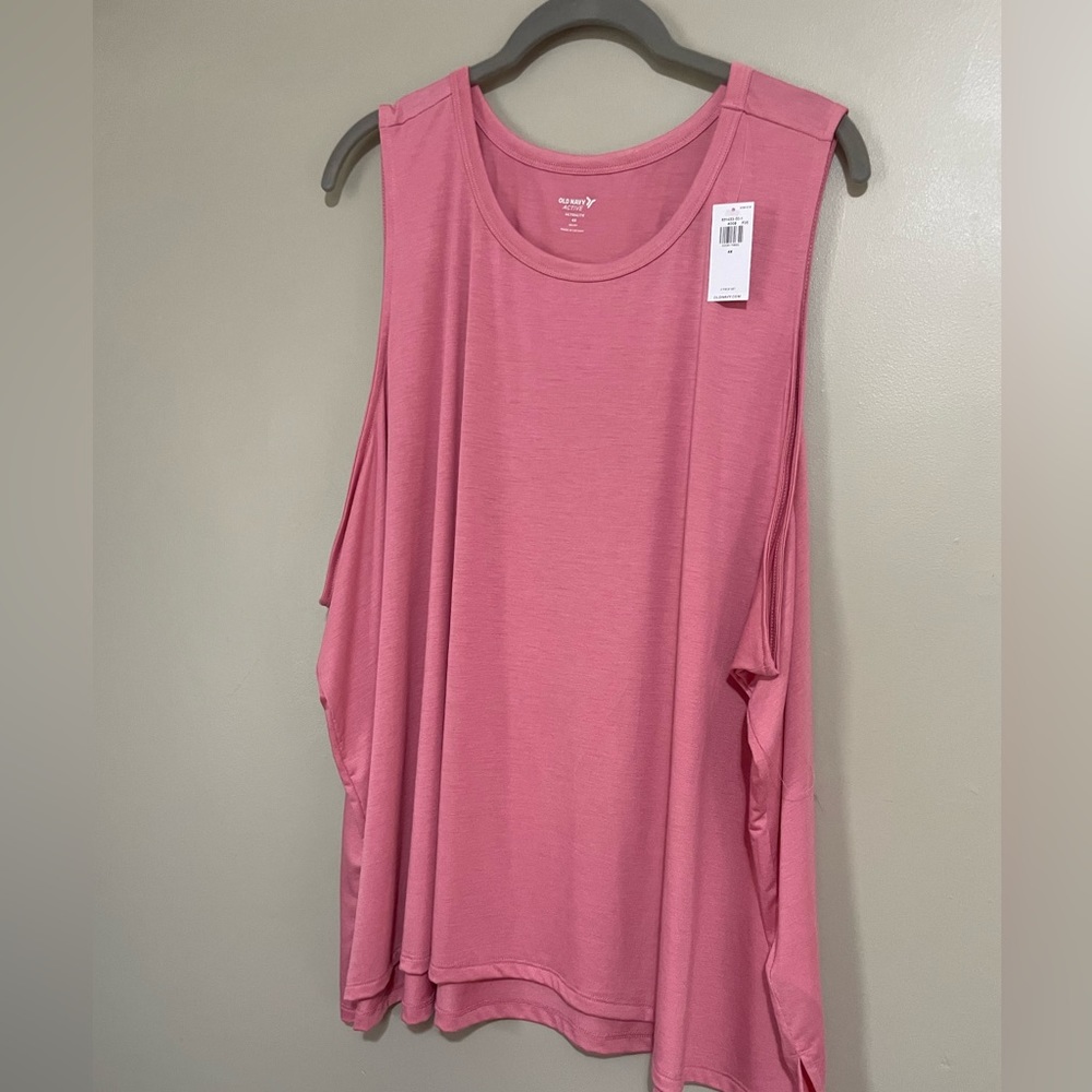Activewear sleeveless top